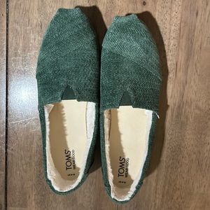 NEW TOMS women's size 12 Forest Green Cherville/Faux Fur
